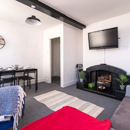 Characterful 2 Bed Apartment - Spacious & Comfy Castle Donington Luaran gambar