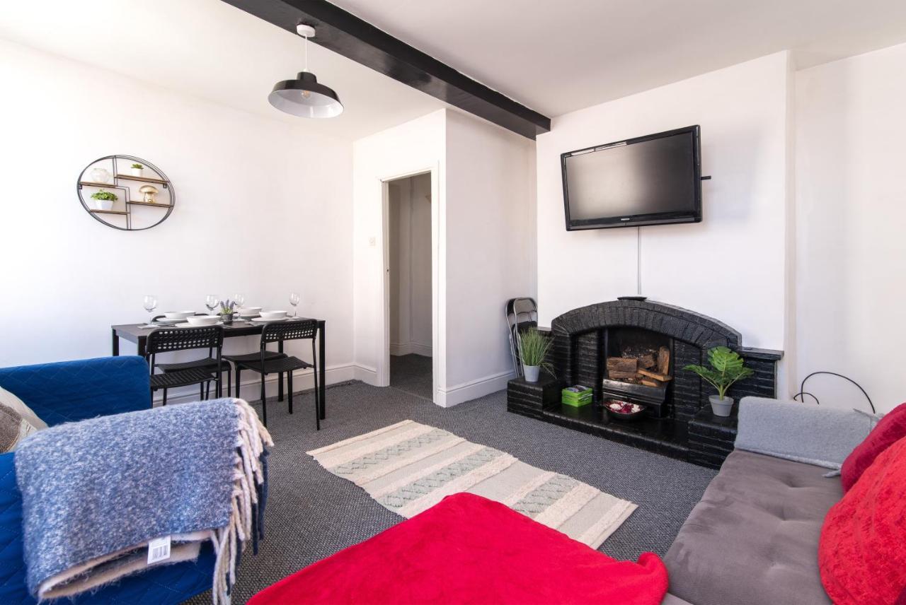 Characterful 2 Bed Apartment - Spacious & Comfy Castle Donington Luaran gambar